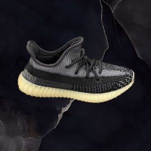 YEEZY | Adidas Yeezy Boots 350 Men’s US 7 / Women’s US 9